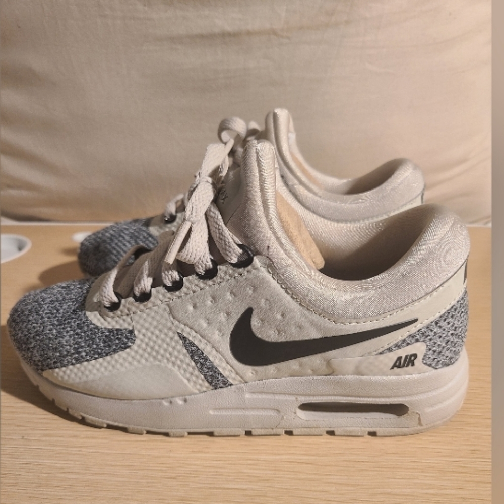 Nike tennis shoes